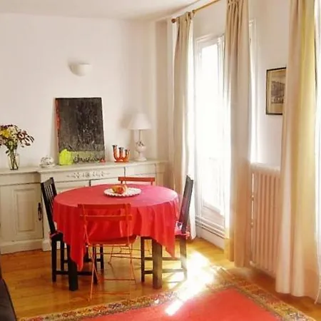 - Canal Saint Martin Apartment
