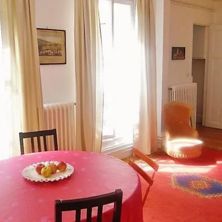 - Canal Saint Martin Apartment
